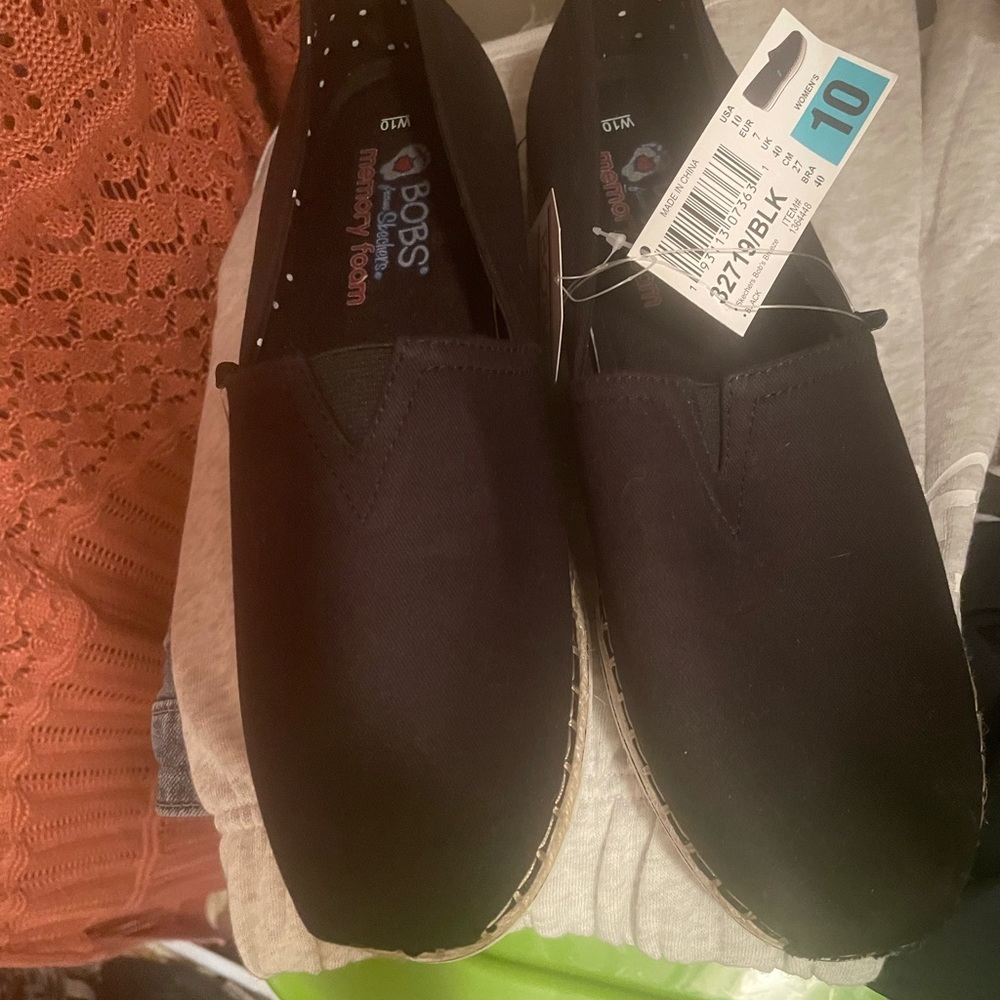 Bobs by sketchers ladies canvas wedge shoes NWT